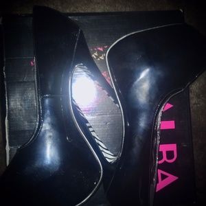 Black leather pumps zebra stripes beneath